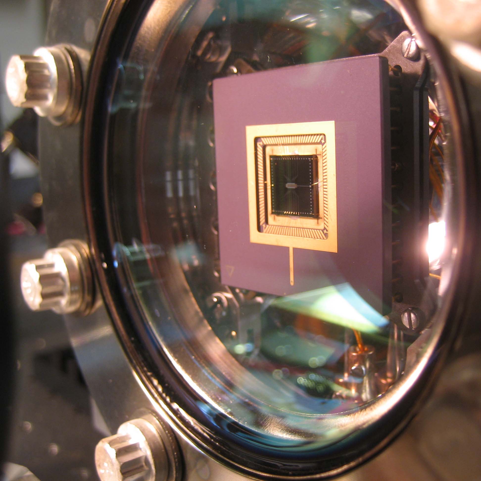 Ion trap mounted in a vacuum can
